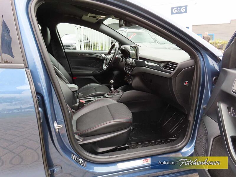 Ford Focus Turn. ST-Line m. NAVI+LED+RFK+SHZ+PDC+ALU