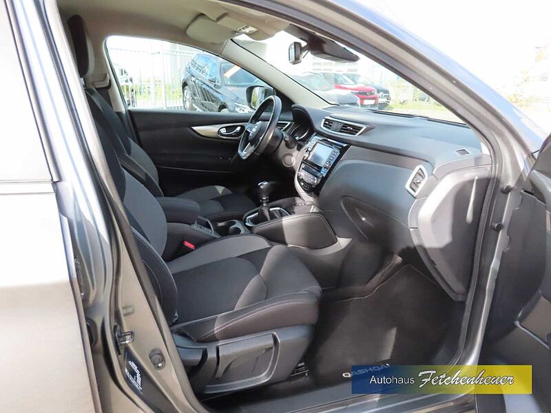 Nissan Qashqai N-Connecta NAVI+RFK+BEH. WSS+SHZ+TEMP+AHK