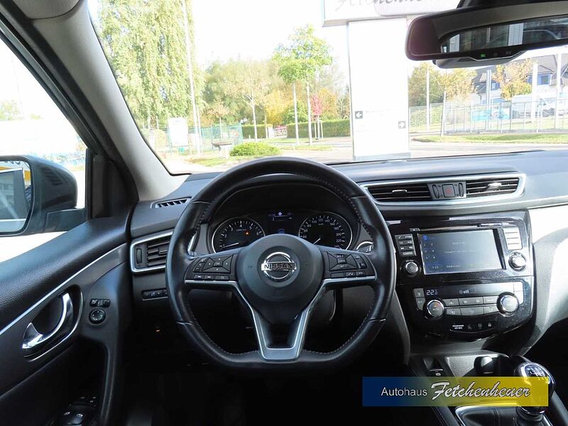 Nissan Qashqai N-Connecta NAVI+RFK+BEH. WSS+SHZ+TEMP+AHK
